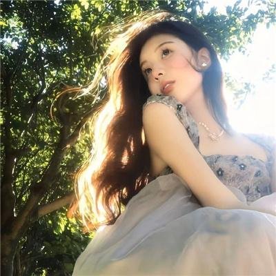 盛开的樱花林下